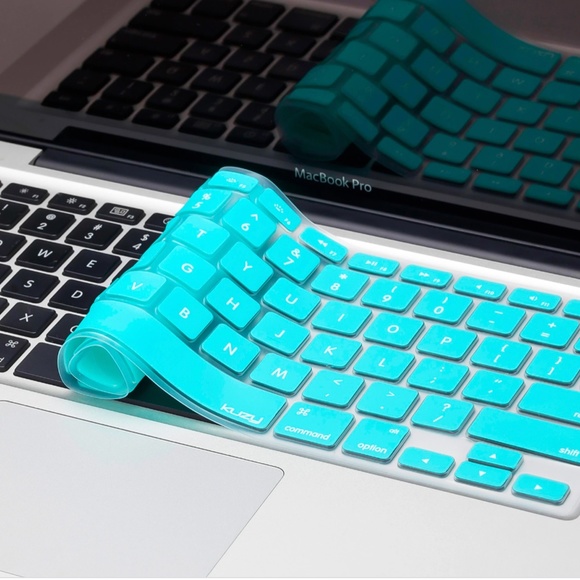 MacBook Keyboard Cover Silicone Skin - Picture 2 of 5
